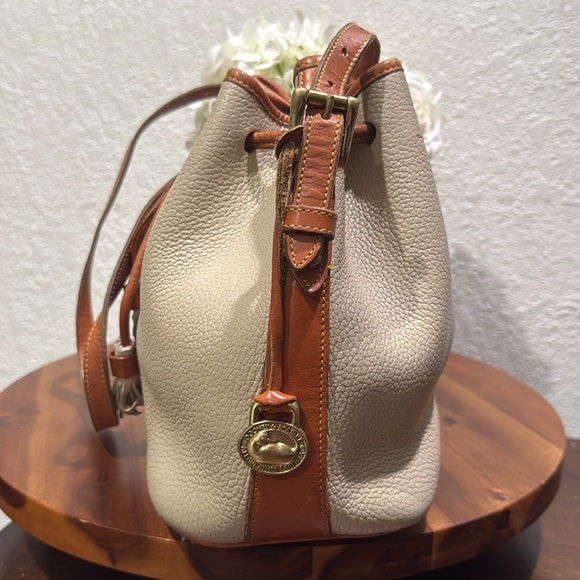 Dooney & Bourke A6-898762 Vintage Bucket Shoulder Bag - Picture 7 of 16